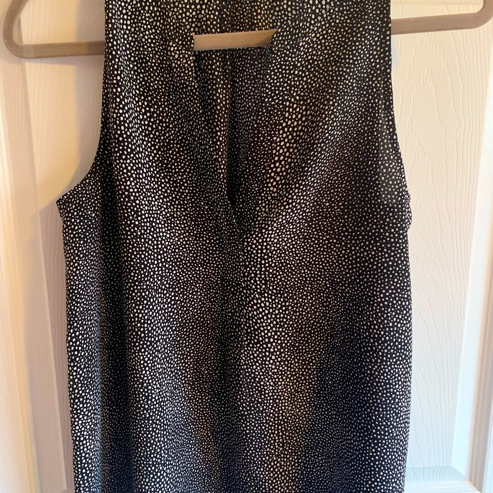 Silk sleeveless shell black and white